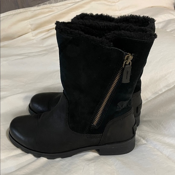 Sorel | Emelie | Foldover Boot | Leather/Suede|Faux Fur Lined| Black | Size 6 - Picture 4 of 16